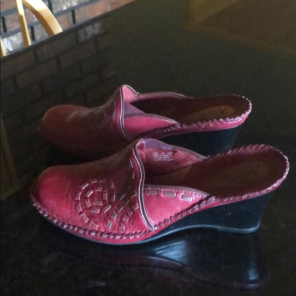 Clark’s Artisan Embroidered Mules Red